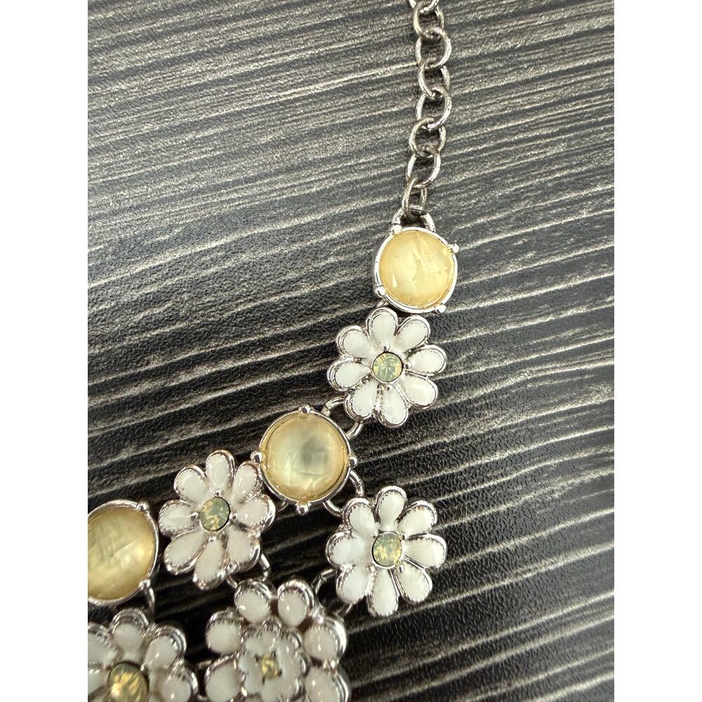 Daisy Chain & Rhinestone Layered Necklace - Picture 3 of 5